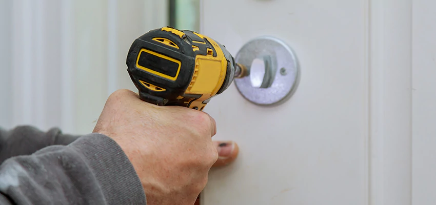 Street Locksmith For Smart Lock Repair in Edwardsville, IL